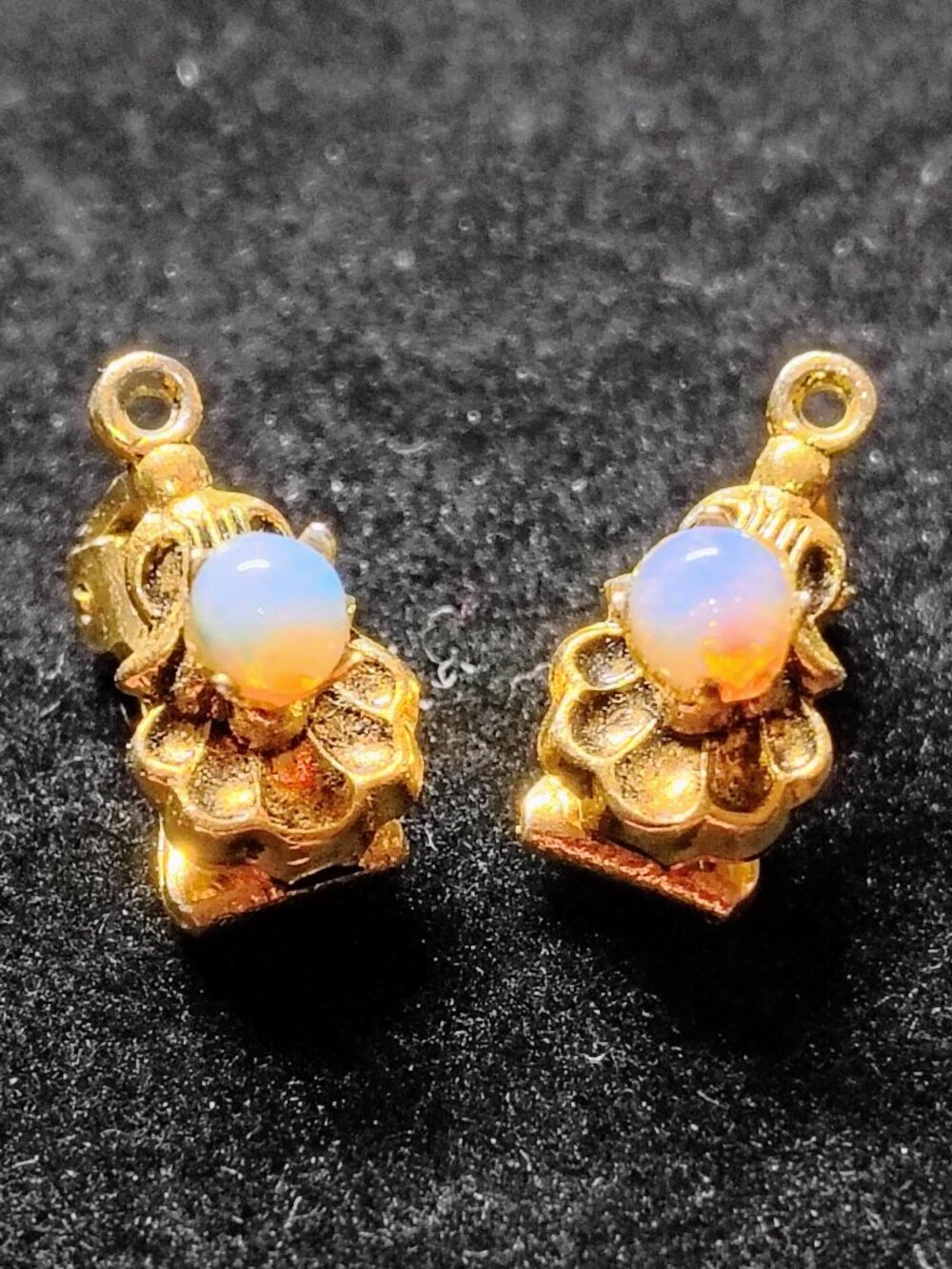Vintage 1930s–50s Floral Opaline Clip‑On Earrings – PAT. 1967965 Gold‑Tone
